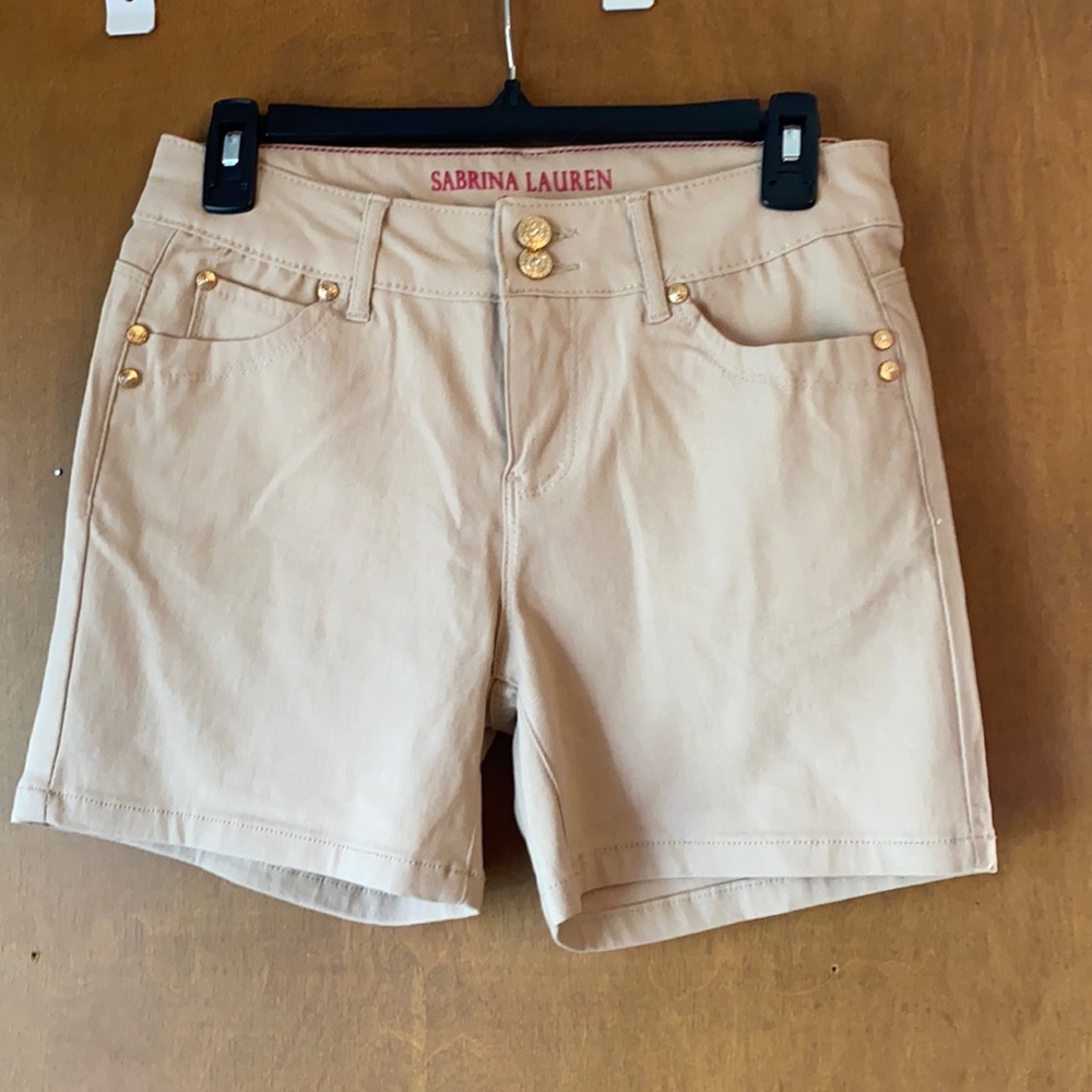 Sabrina Lauren Shorts. Size 8
